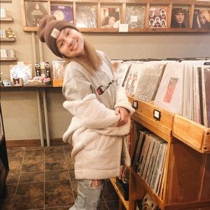 seller here! my clothes need a new home! plz buy!